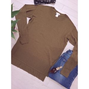 ✨3/$15 H&M | Olive Green Long Sleeve Top